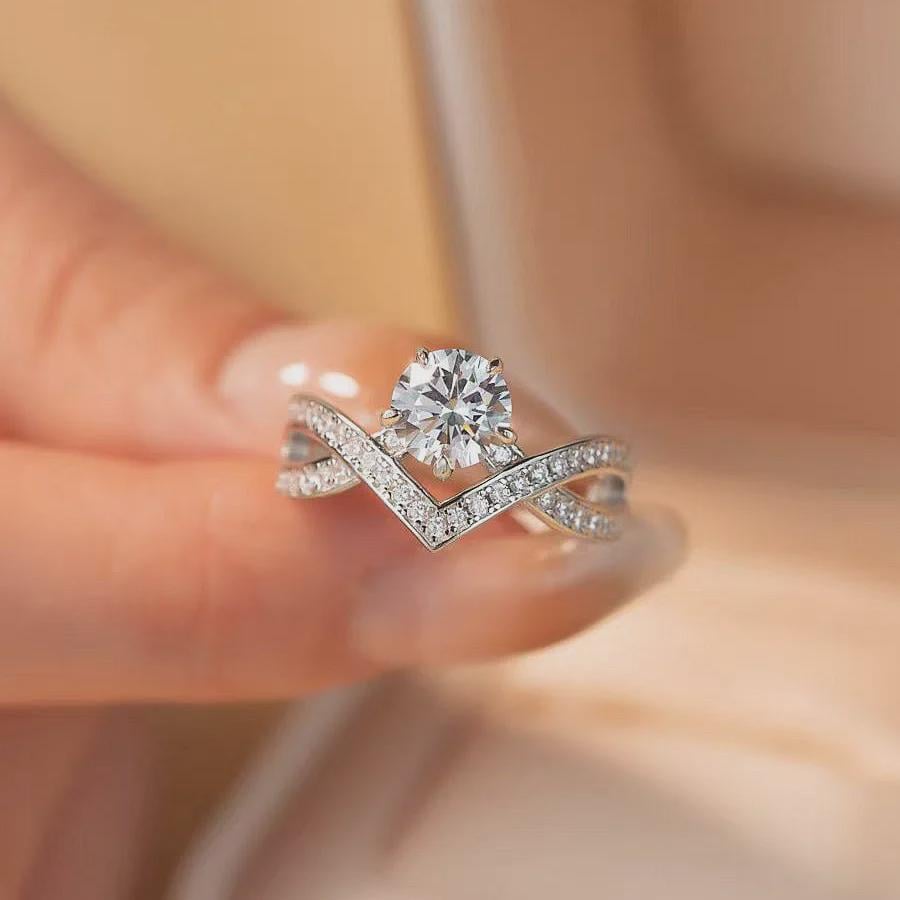 V-Shaped Moissanite Engagement Ring Set, Crossover Wedding Band, Round Cut Ring, Bridal Set, Anniversary Gift, White Gold.