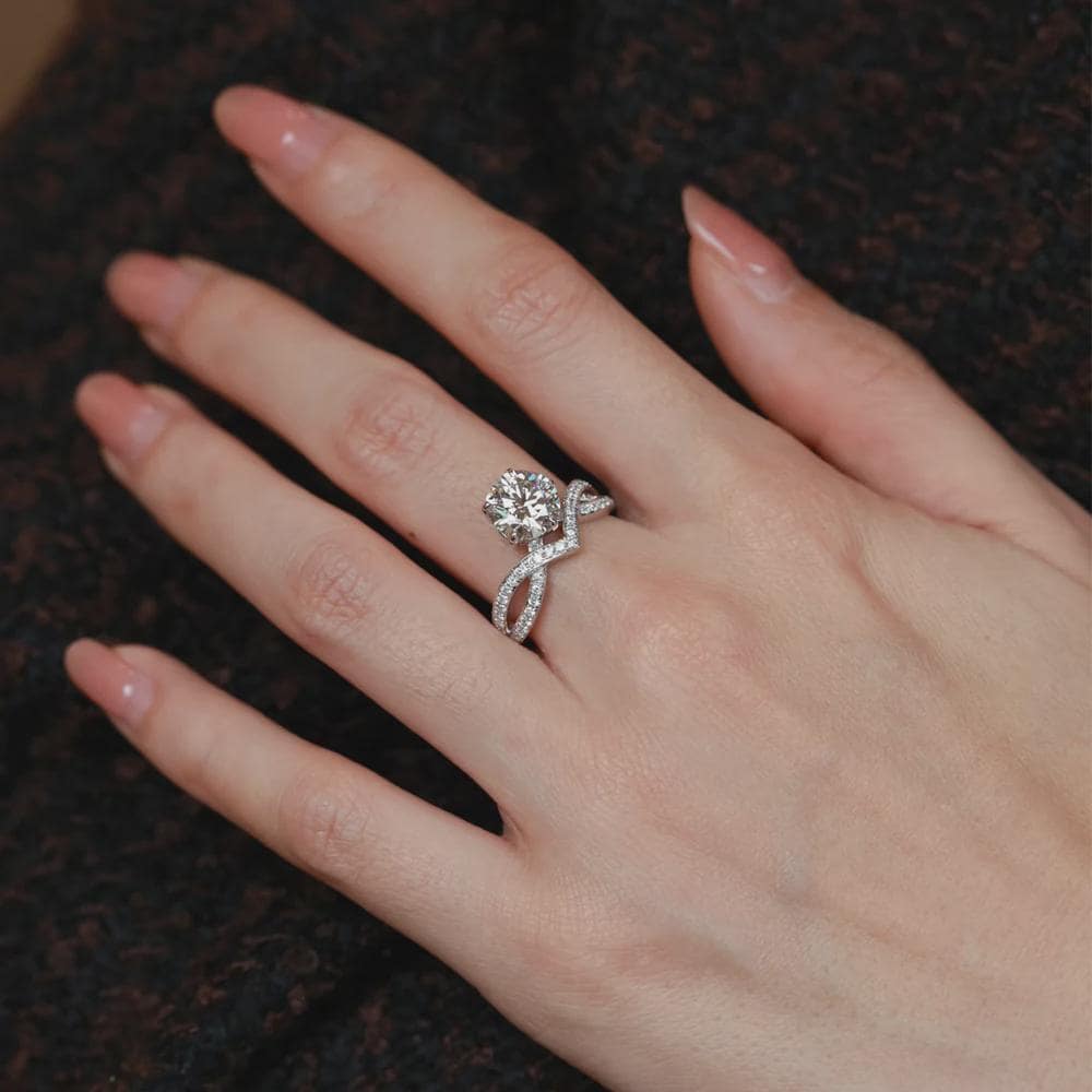 V-Shaped Moissanite Engagement Ring Set, Crossover Wedding Band, Round Cut Ring, Bridal Set, Anniversary Gift, White Gold.