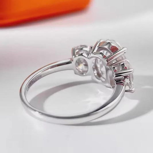 Oval Moissanite Three Stone Ring Oval Cut Engagement Ring Solid Gold Wedding Ring Anniversary Ring Unique Promise Ring Gift for Her