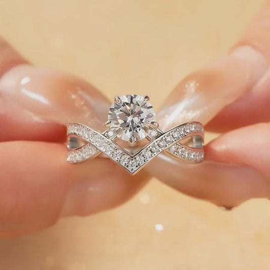 V-Shaped Moissanite Engagement Ring Set, Crossover Wedding Band, Round Cut Ring, Bridal Set, Anniversary Gift, White Gold.