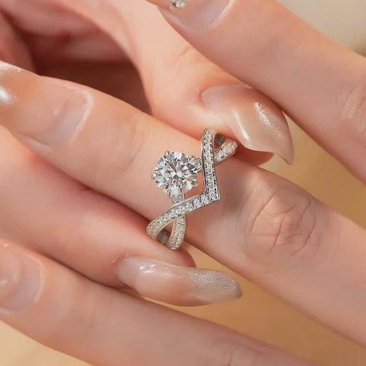 V-Shaped Moissanite Engagement Ring Set, Crossover Wedding Band, Round Cut Ring, Bridal Set, Anniversary Gift, White Gold.